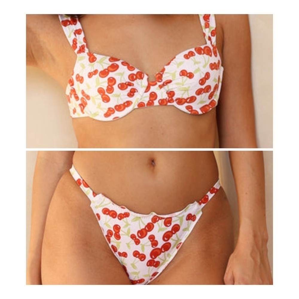 Dippin Daisys 🍒 Cherry print 2 piece swimsuit bikini Set, size M, NWT